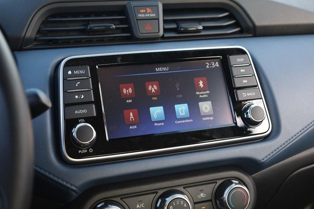 2025 Nissan Versa SV