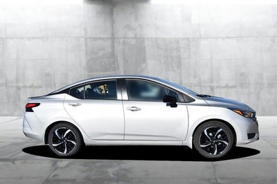 2025 Nissan Versa SR