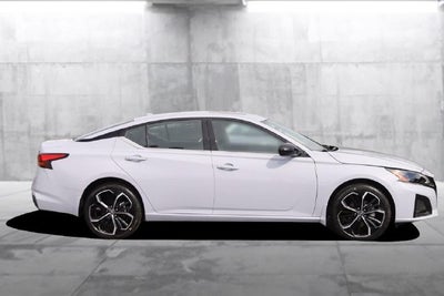 2025 Nissan Altima SR