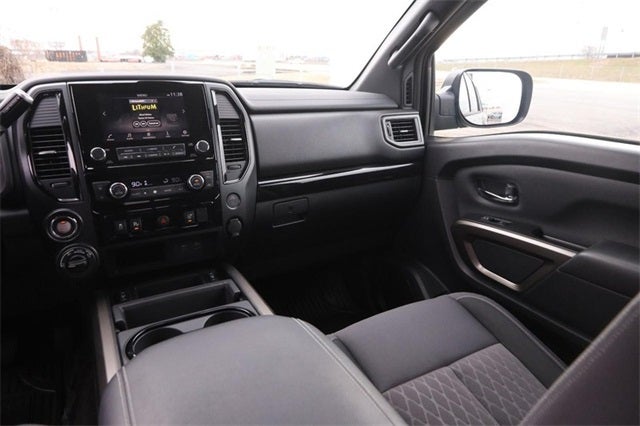 2024 Nissan Titan SV