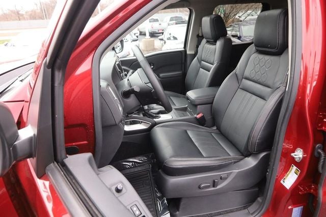 2025 Nissan Frontier SL