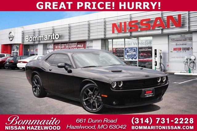 2022 Dodge Challenger SXT Auto's photo