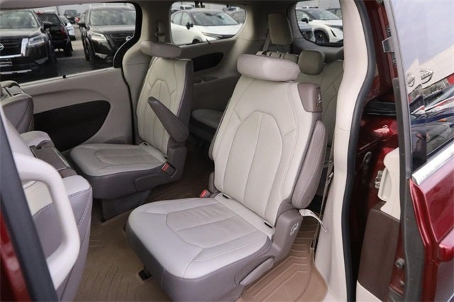 2017 Chrysler Pacifica Touring L Plus