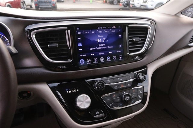 2017 Chrysler Pacifica Touring L Plus