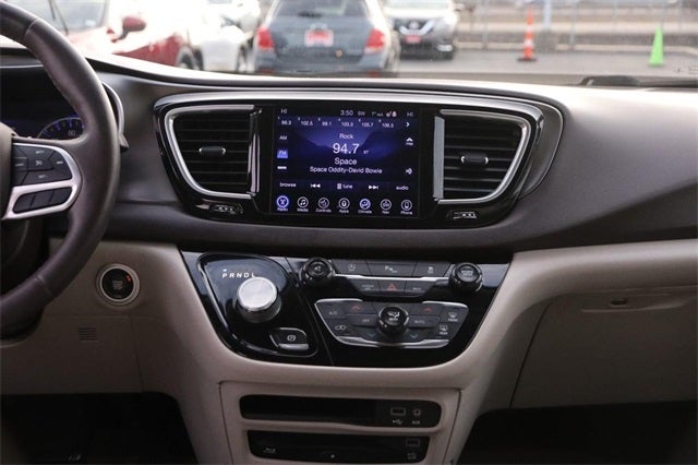 2017 Chrysler Pacifica Touring L Plus