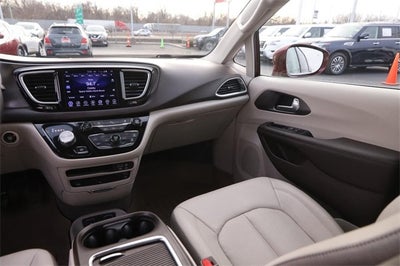 2017 Chrysler Pacifica Touring L Plus