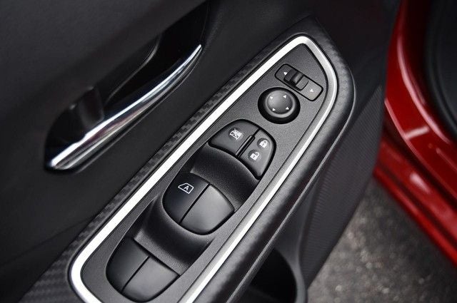 2025 Nissan Versa Sedan SR - Photo 9
