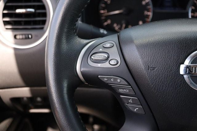 2017 Nissan Pathfinder SL