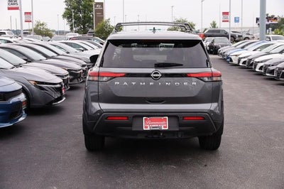 2025 Nissan Pathfinder SV