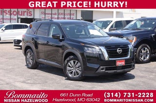 2025 Nissan Pathfinder SV