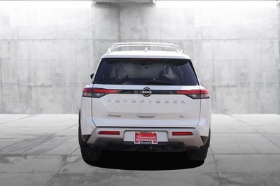 2024 Nissan Pathfinder SL