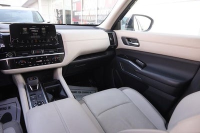 2024 Nissan Pathfinder SL