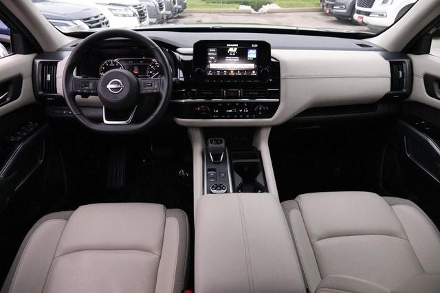 2025 Nissan Pathfinder SL