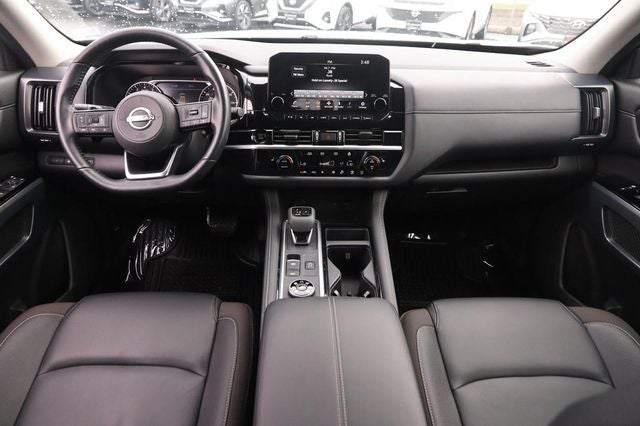 2025 Nissan Pathfinder SL