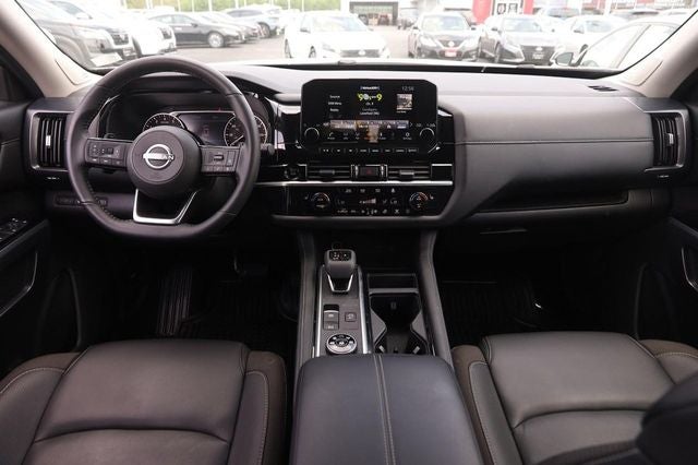 2025 Nissan Pathfinder SL