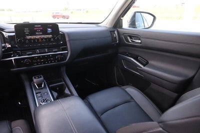 2025 Nissan Pathfinder SL