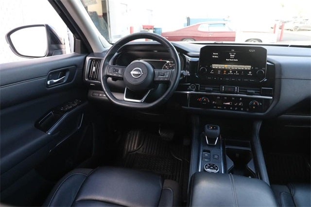 2023 Nissan Pathfinder SL