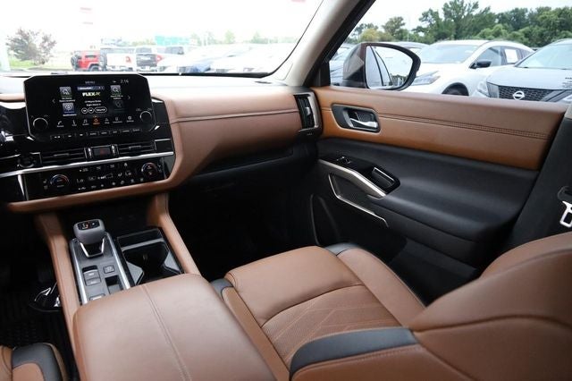 2025 Nissan Pathfinder Platinum