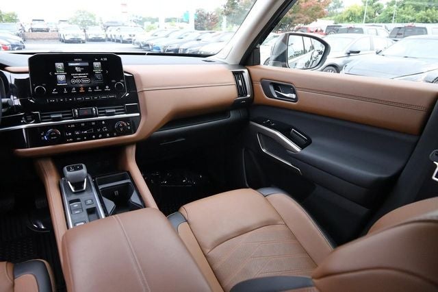 2025 Nissan Pathfinder Platinum