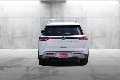 2025 Nissan Pathfinder Platinum