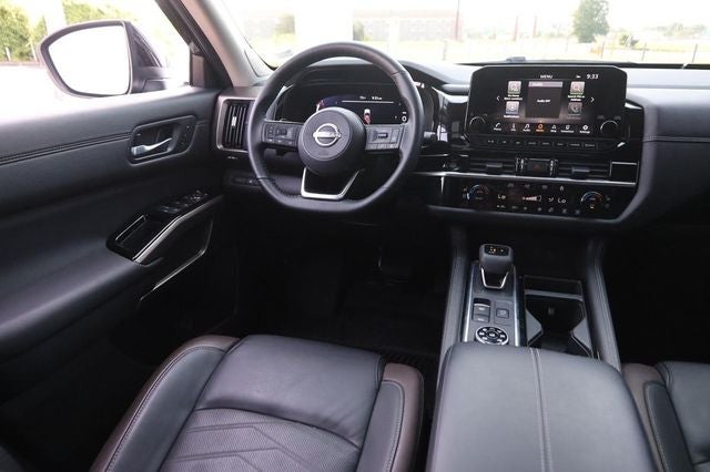 2025 Nissan Pathfinder Platinum