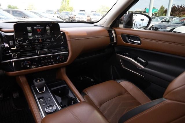 2023 Nissan Pathfinder Platinum